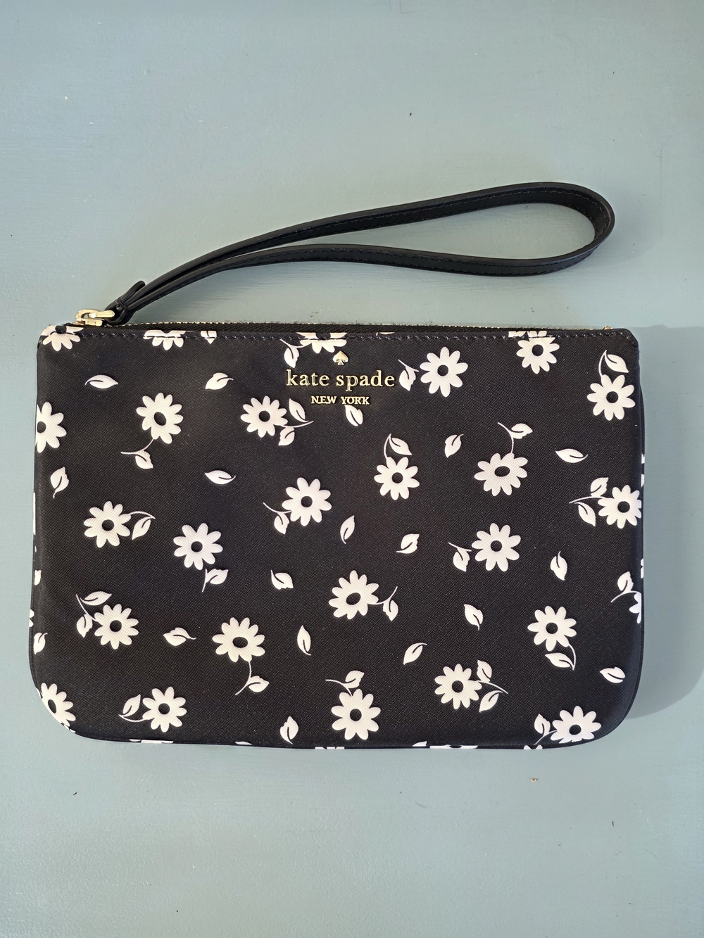 kate spade Black & White Daisy Wristlet